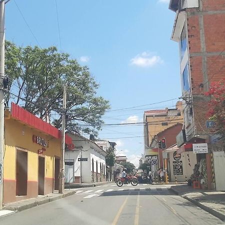 Departamento Grande A 2 Cuadras Plaza Principal A Lado De Viva Daire Tarija Dış mekan fotoğraf