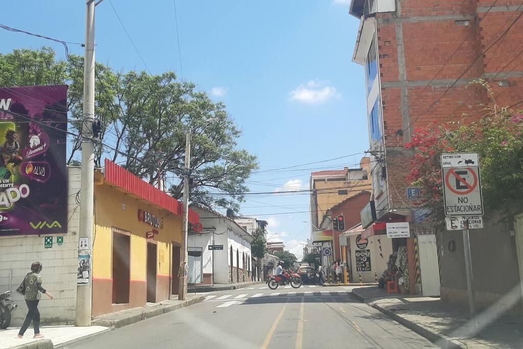 Departamento Grande A 2 Cuadras Plaza Principal A Lado De Viva Daire Tarija Dış mekan fotoğraf